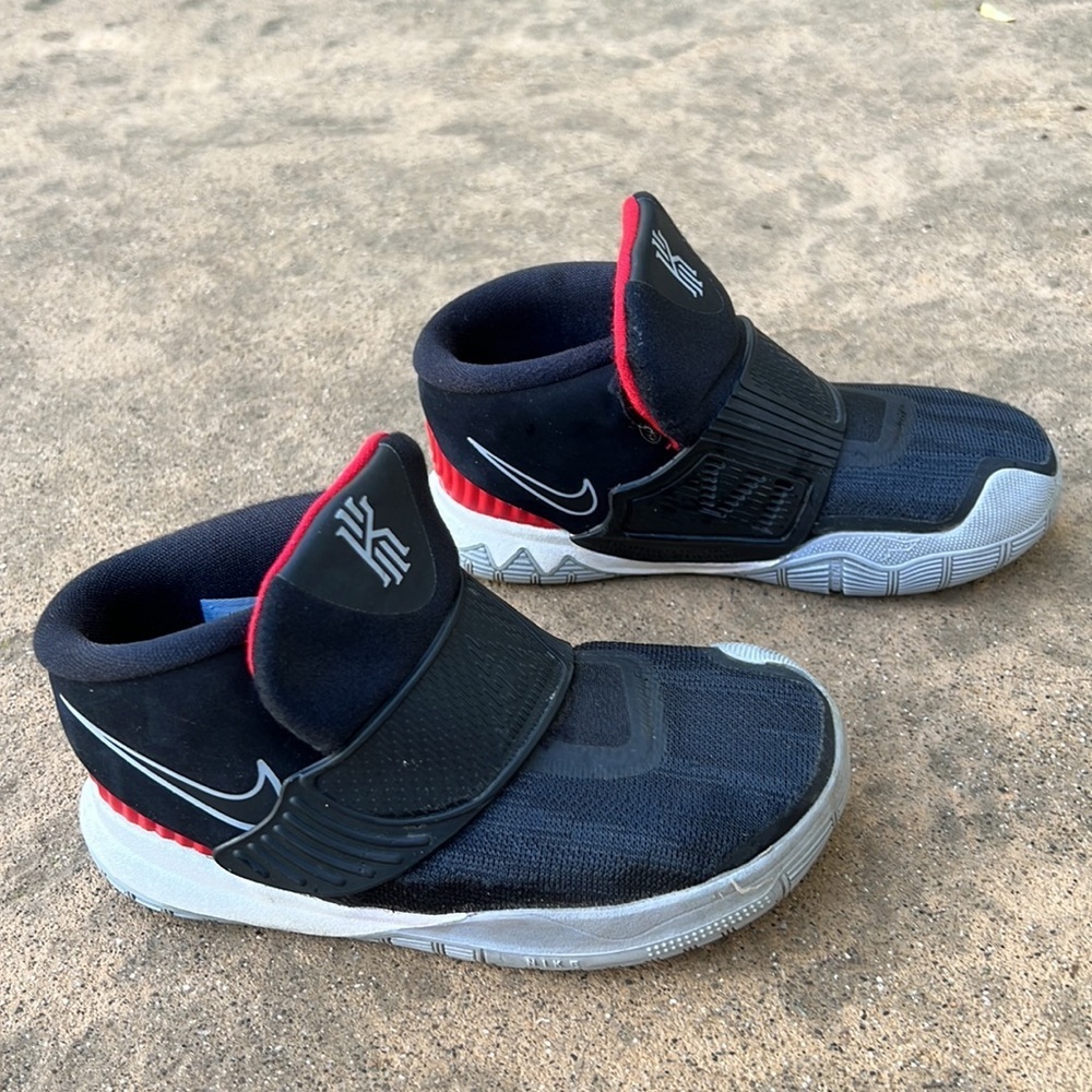 💚Nike Kyrie 6 TF 'Bred' Black Toddler Sneaker Size 10C - Picture 2 of 9